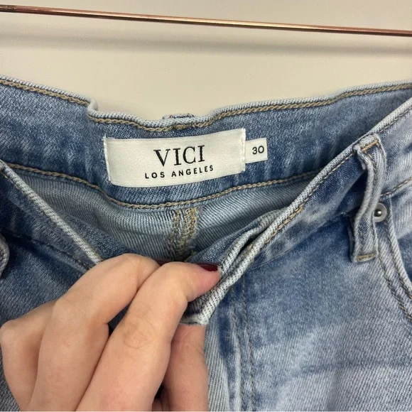 VICI HIGH RISE STRAIGHT LEG LIGHT WASH DENIM SIZE 30 - Picture 12 of 12